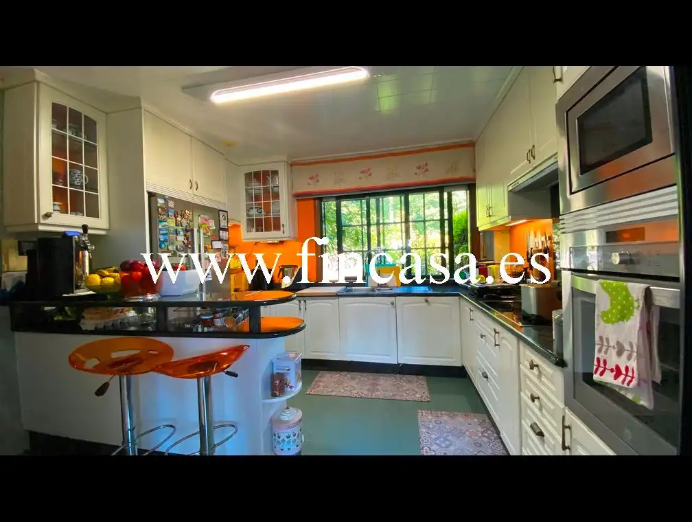 Cocina de Casa o chalet en venta en Vigo  con Calefacción, Jardín privado y Parquet