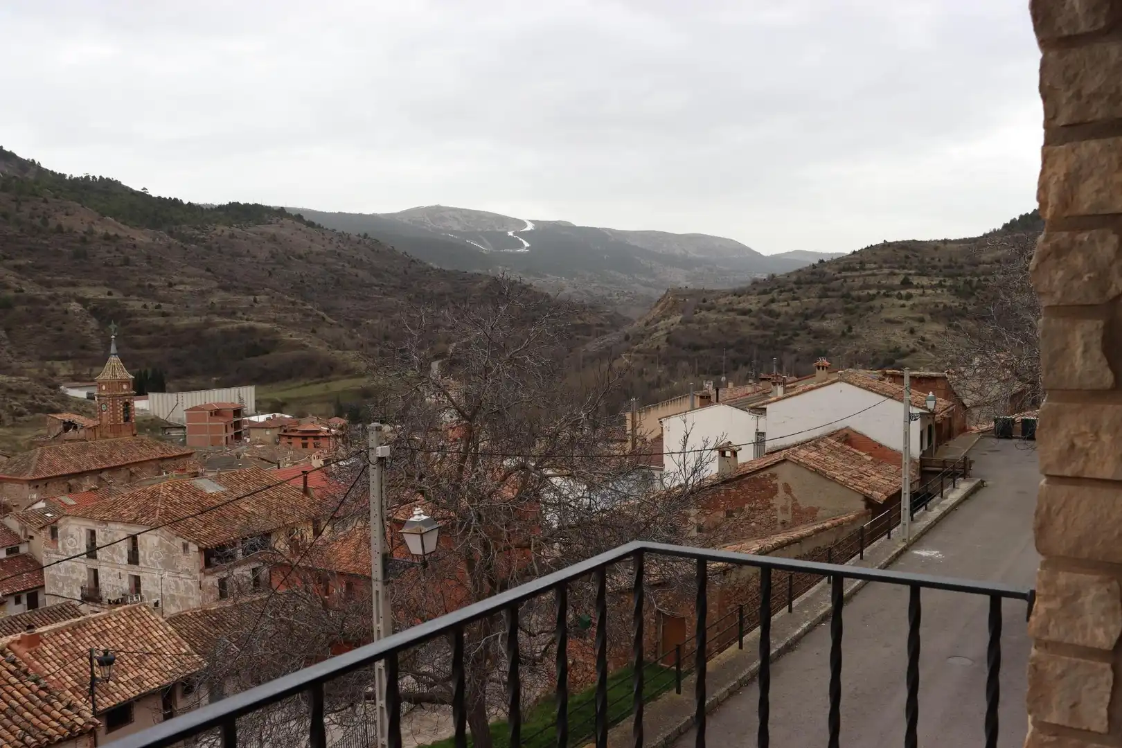 Vista exterior de Piso en venta en Camarena de la Sierra con Calefacción, Trastero y Amueblado