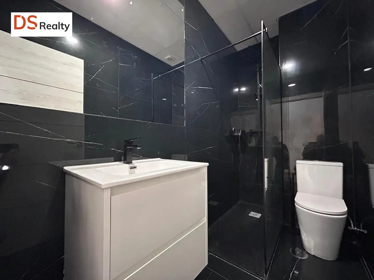 Ground floor with lift for sale in Calle ARTISTAS, imagen 10