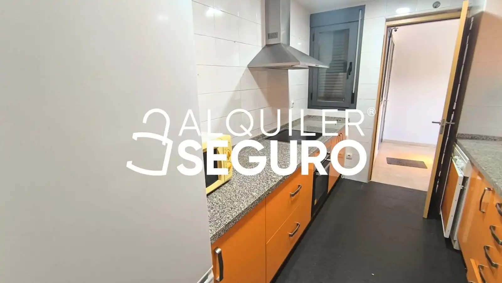 Cuina de Pis de lloguer en Camas amb Aire condicionat, Traster i Piscina