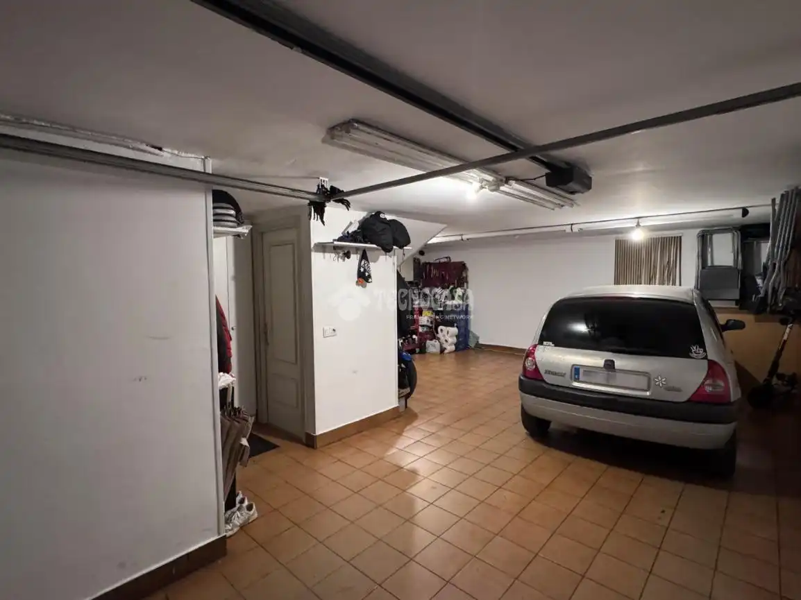 Casa adosada en venta en Cuadros con Calefacción y Parquet