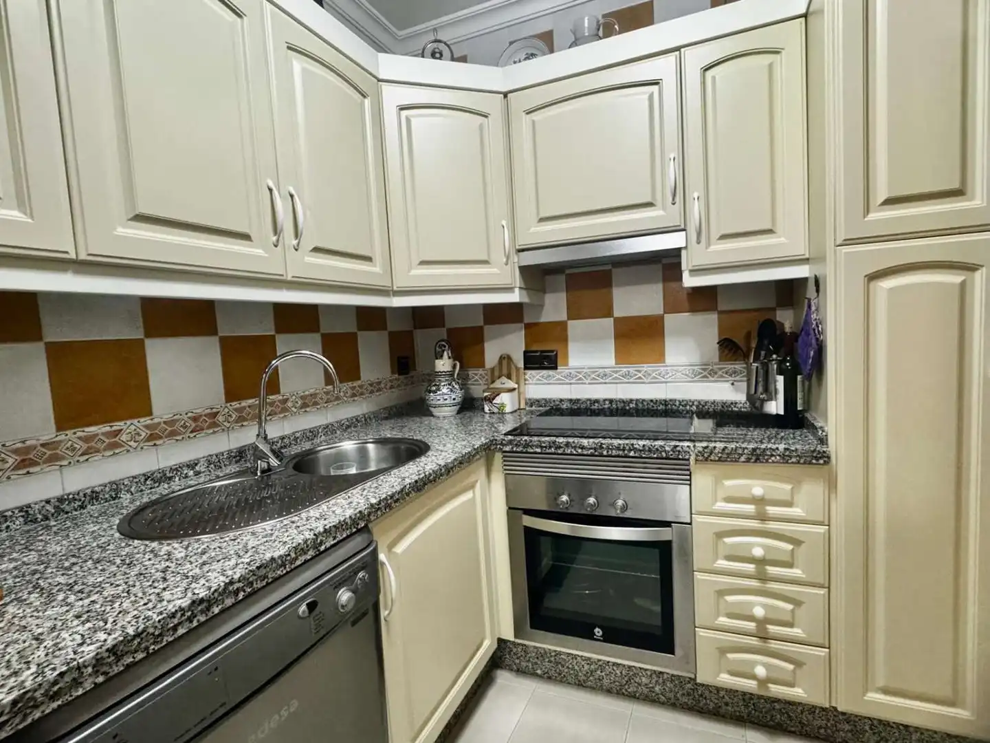 Cocina de Piso en venta en Torrox con Piscina y Amueblado
