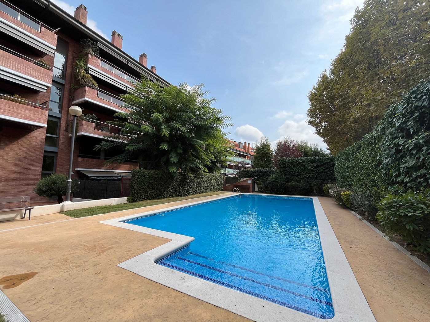 Swimming pool of Attic for sale in Sant Cugat del Vallès  with Air Conditioner, Heating and Parquet flooring