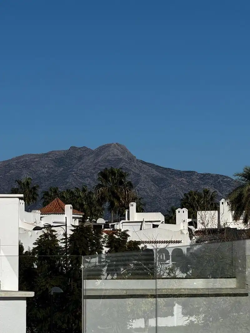 Vista exterior de Apartament de lloguer en Estepona amb Aire condicionat, Calefacció i Terrassa