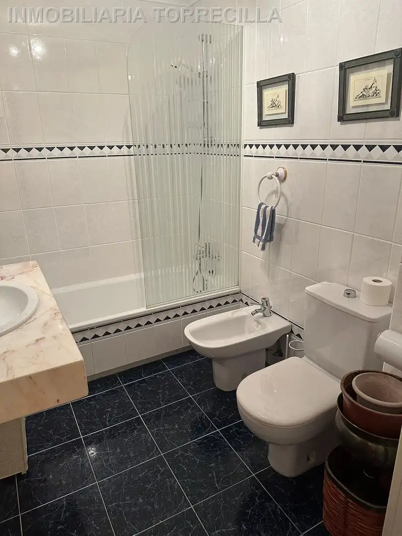 Badezimmer von Wohnung zur Miete in Valladolid mit Parkett, Möbliert und Balkon