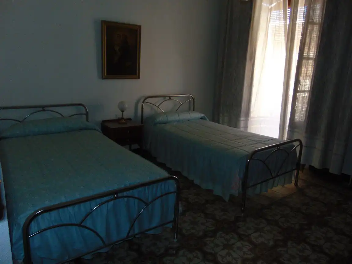 Dormitori de Casa o xalet en venda en Valdepeñas amb Calefacció, Terrassa i Traster