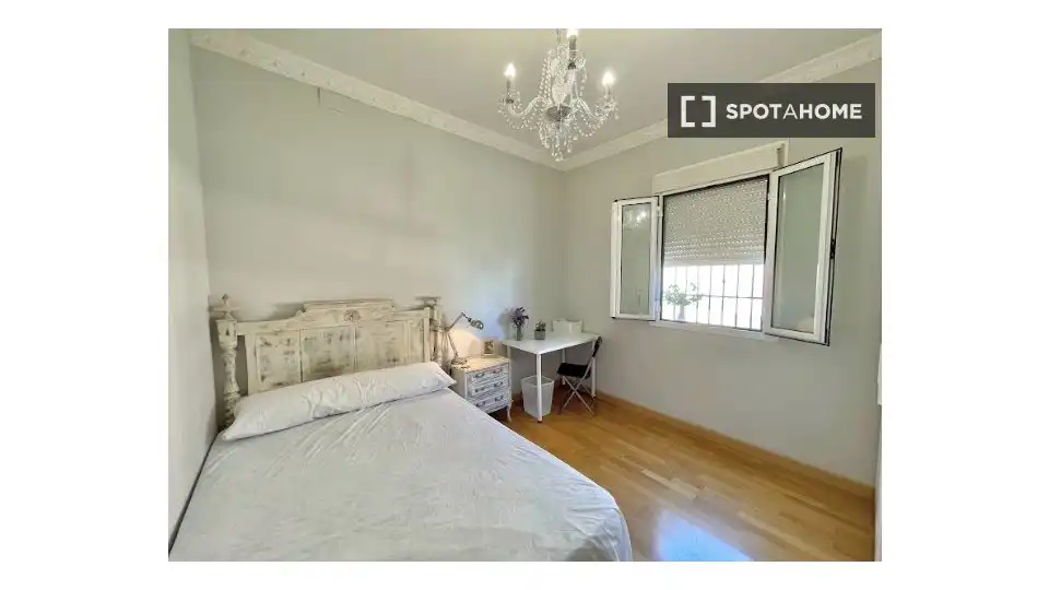 Habitación de Piso de alquiler en Sevilla con Aire acondicionado, Calefacción y Amueblado