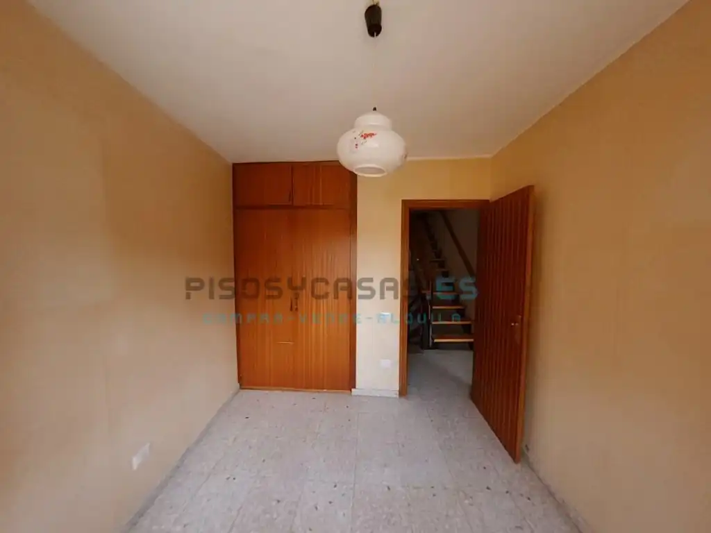 Dormitori de Casa o xalet en venda en Alfamén, Zaragoza