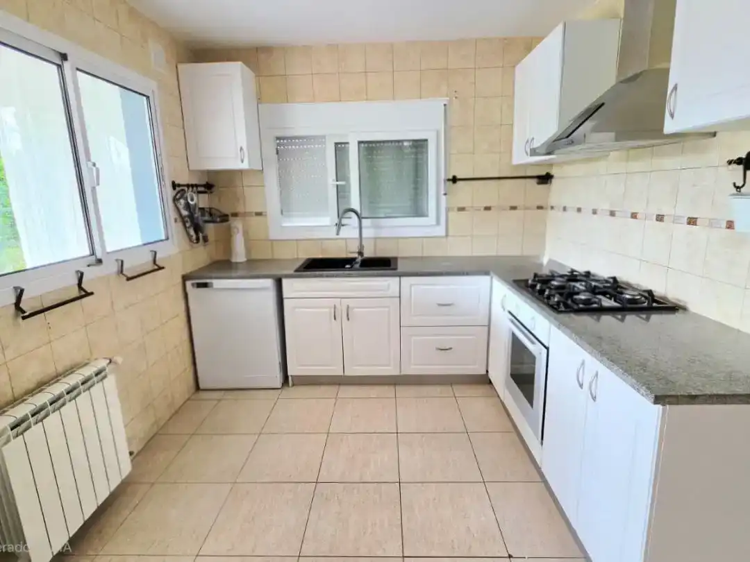 Küche von Wohnung zur Miete in Gata de Gorgos mit Klimaanlage, Privatgarten und Schwimmbad