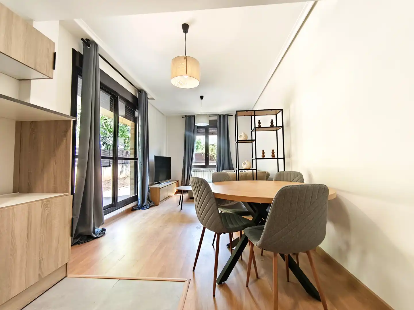 Sala de estar de Piso en venta en Lardero con Calefacción, Jardín privado y Parquet