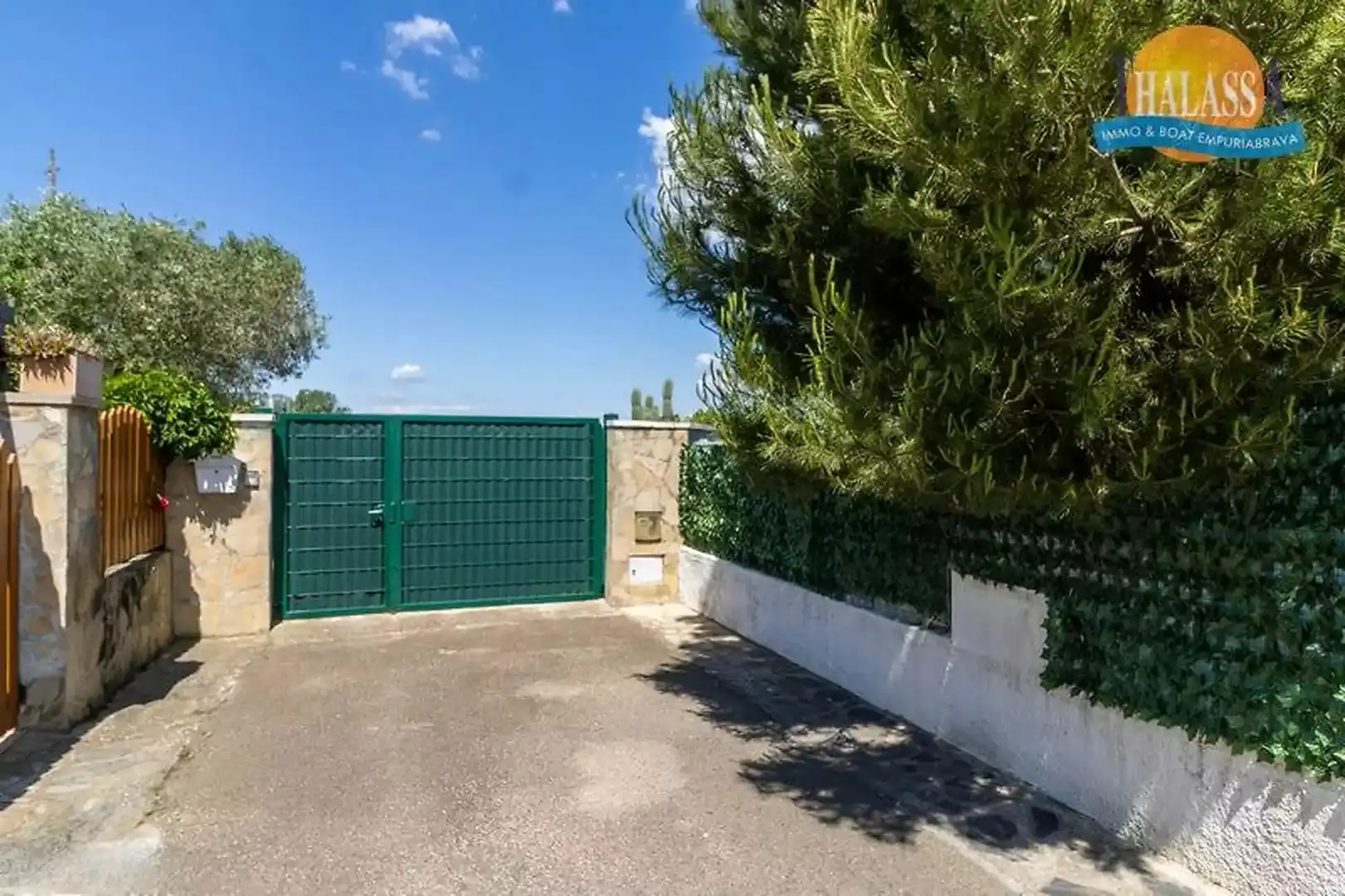 Exterior view of Houses for sale in Empuriabrava  with Air Conditioner and Furnished