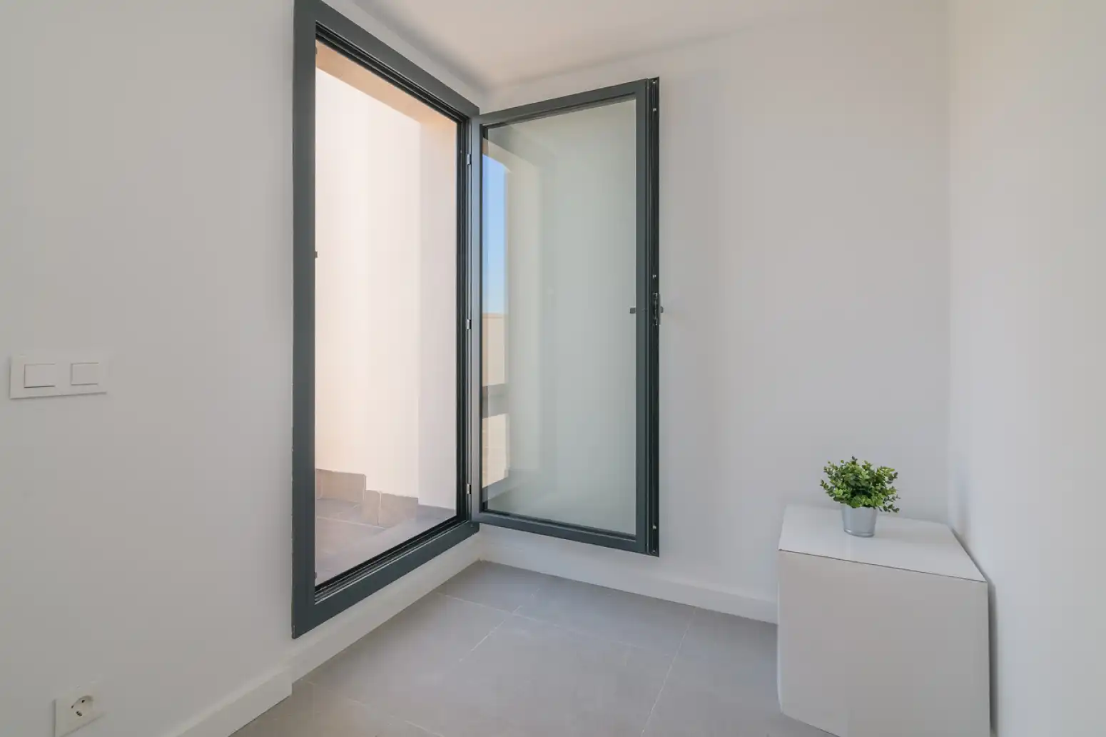Flat for sale in Cornellà de Llobregat - Carretera ESPLUGUES, La Gavarra