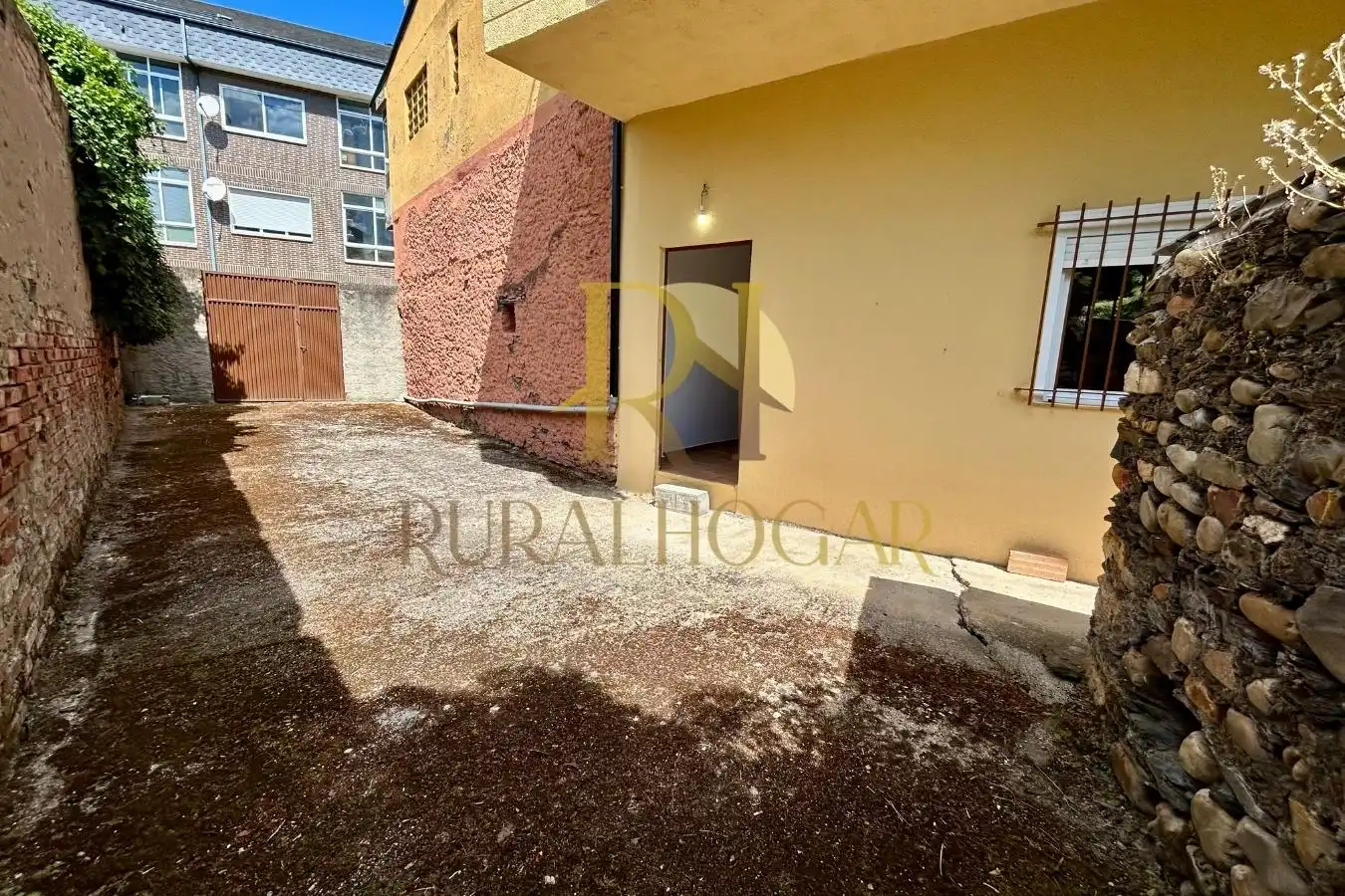 Vista exterior de Casa adosada en venta en Vilamartín de Valdeorras con Terraza