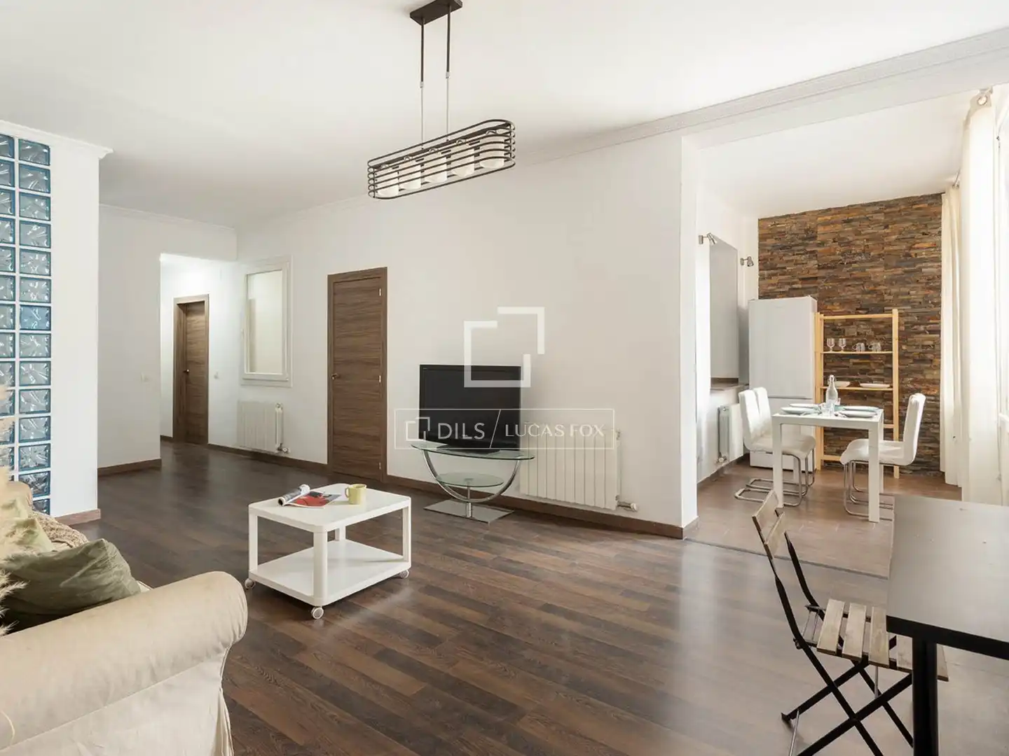 Sala de estar de Piso en venta en Barcelona con Calefacción, Parquet y Amueblado
