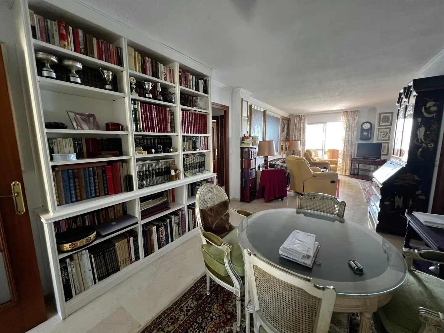 Sala de estar de Piso en venta en Fuengirola con Terraza y Piscina comunitaria