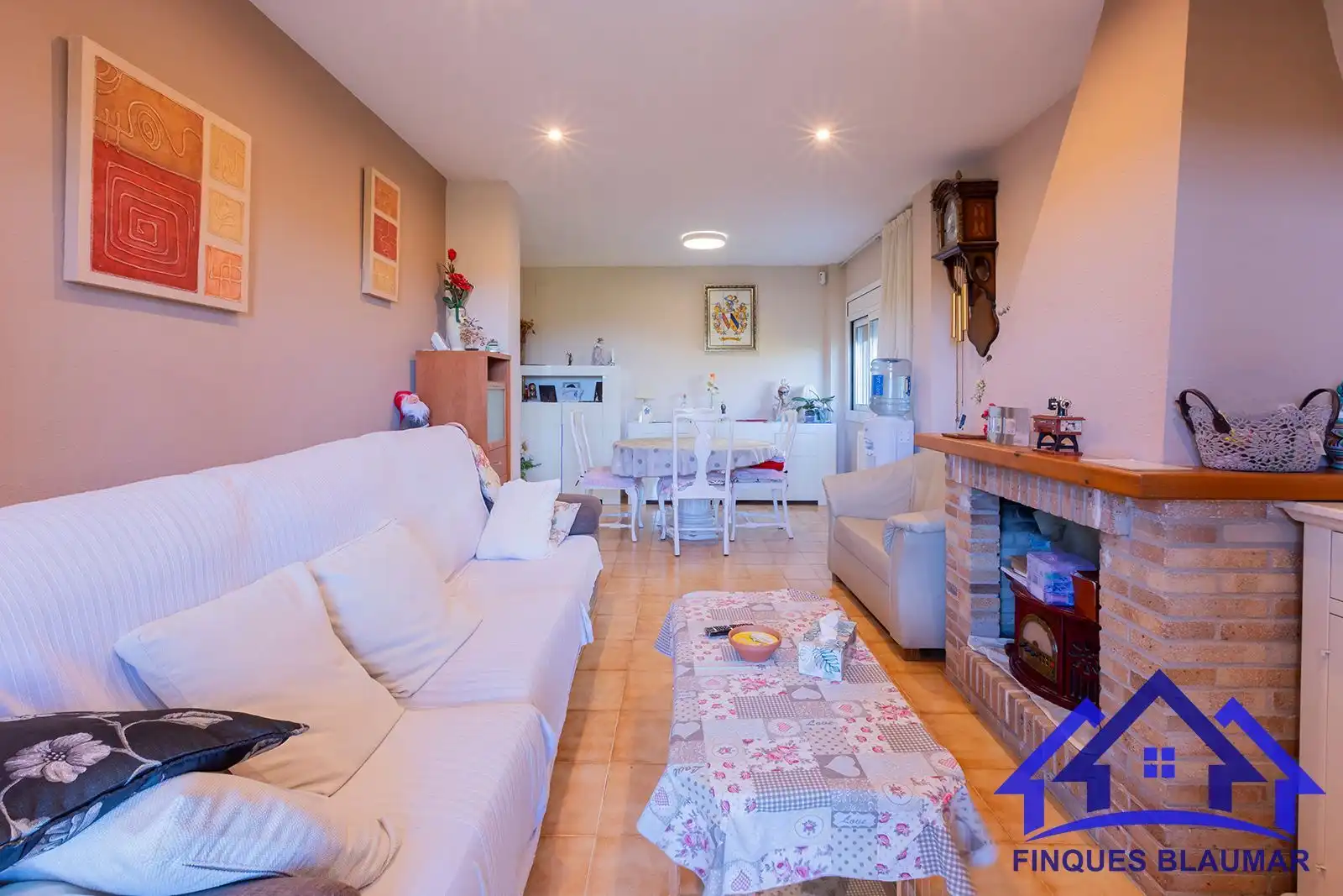 Sala d'estar de Casa o xalet en venda en Sant Iscle de Vallalta amb Aire condicionat, Calefacció i Jardí privat