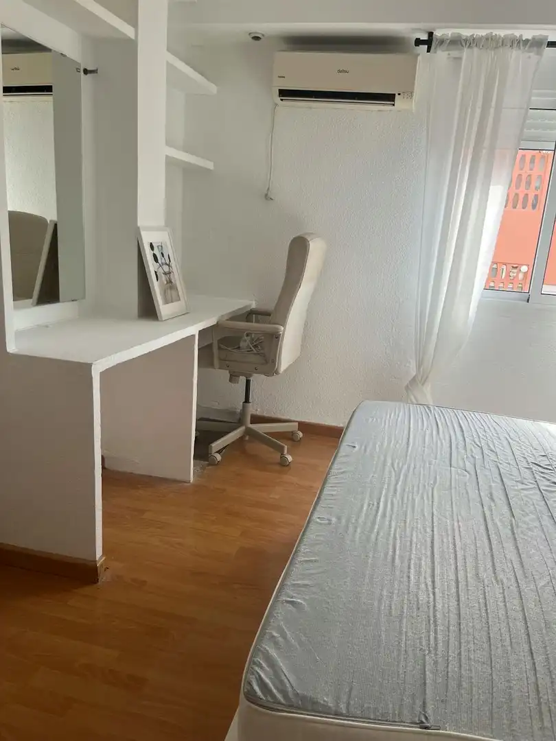 Habitación de Piso para compartir en Valencia con Aire acondicionado, Calefacción y Lavadora