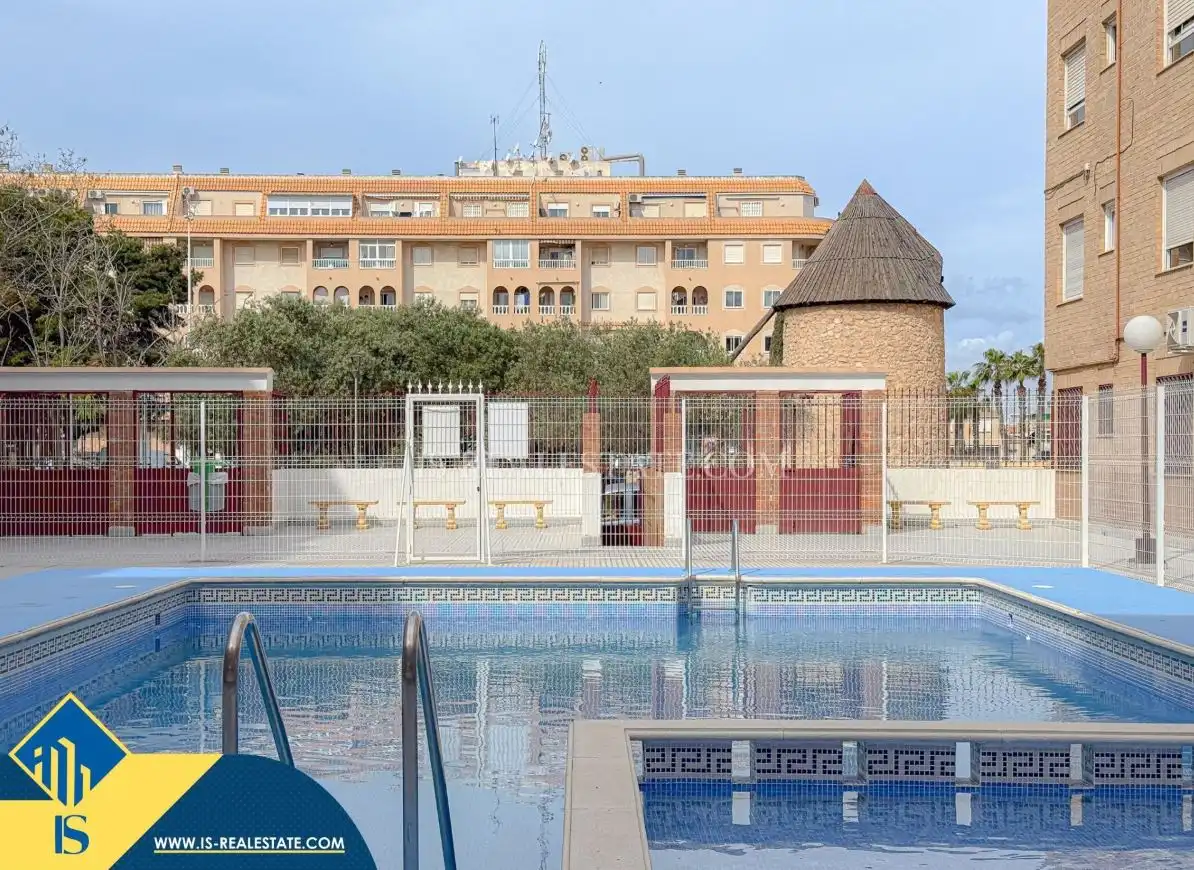 Piscina de Apartamento en venta en Torrevieja con Calefacción, Terraza y Amueblado