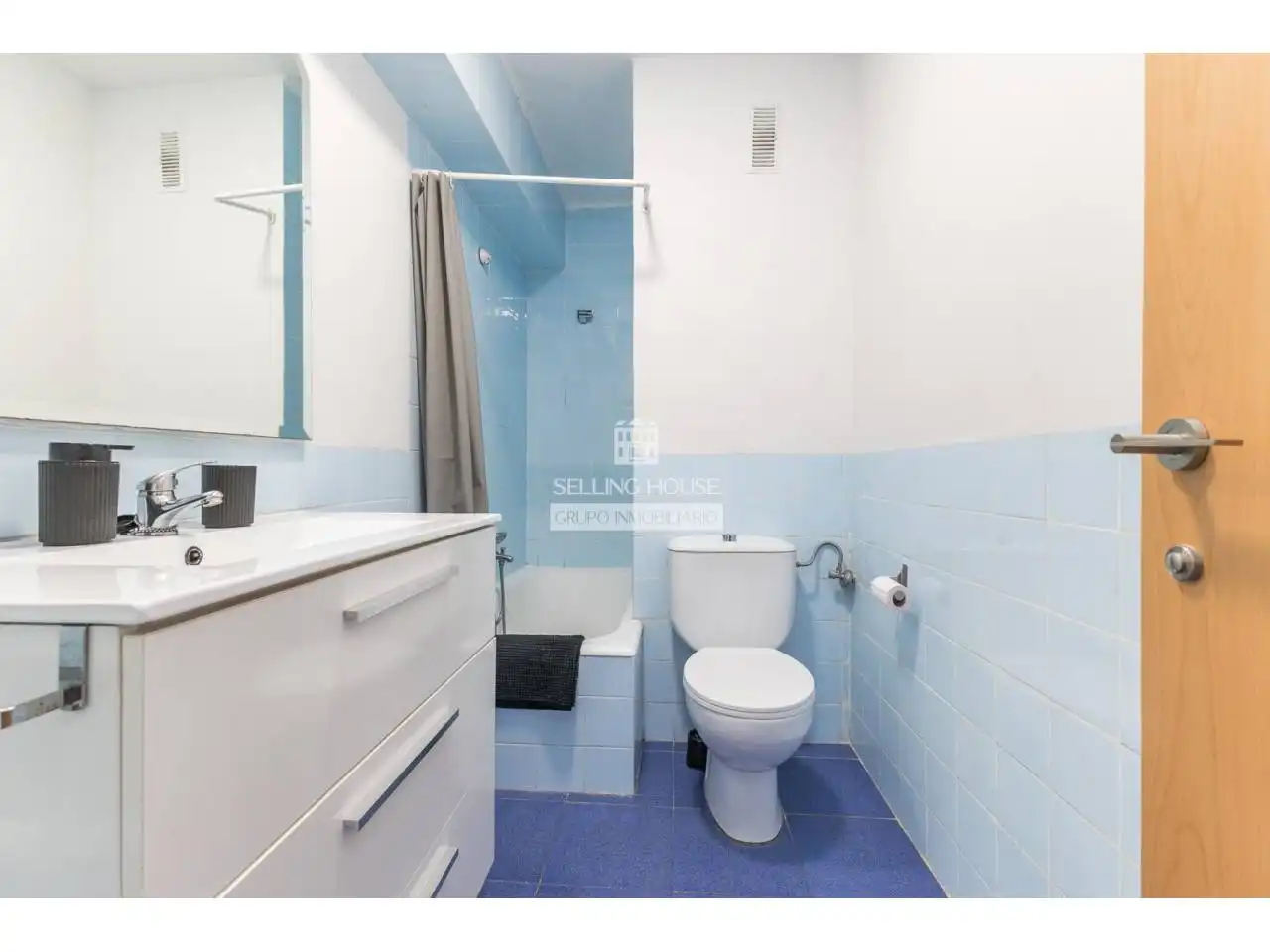 Baño de Piso en venta en Valencia con Aire acondicionado y Balcón