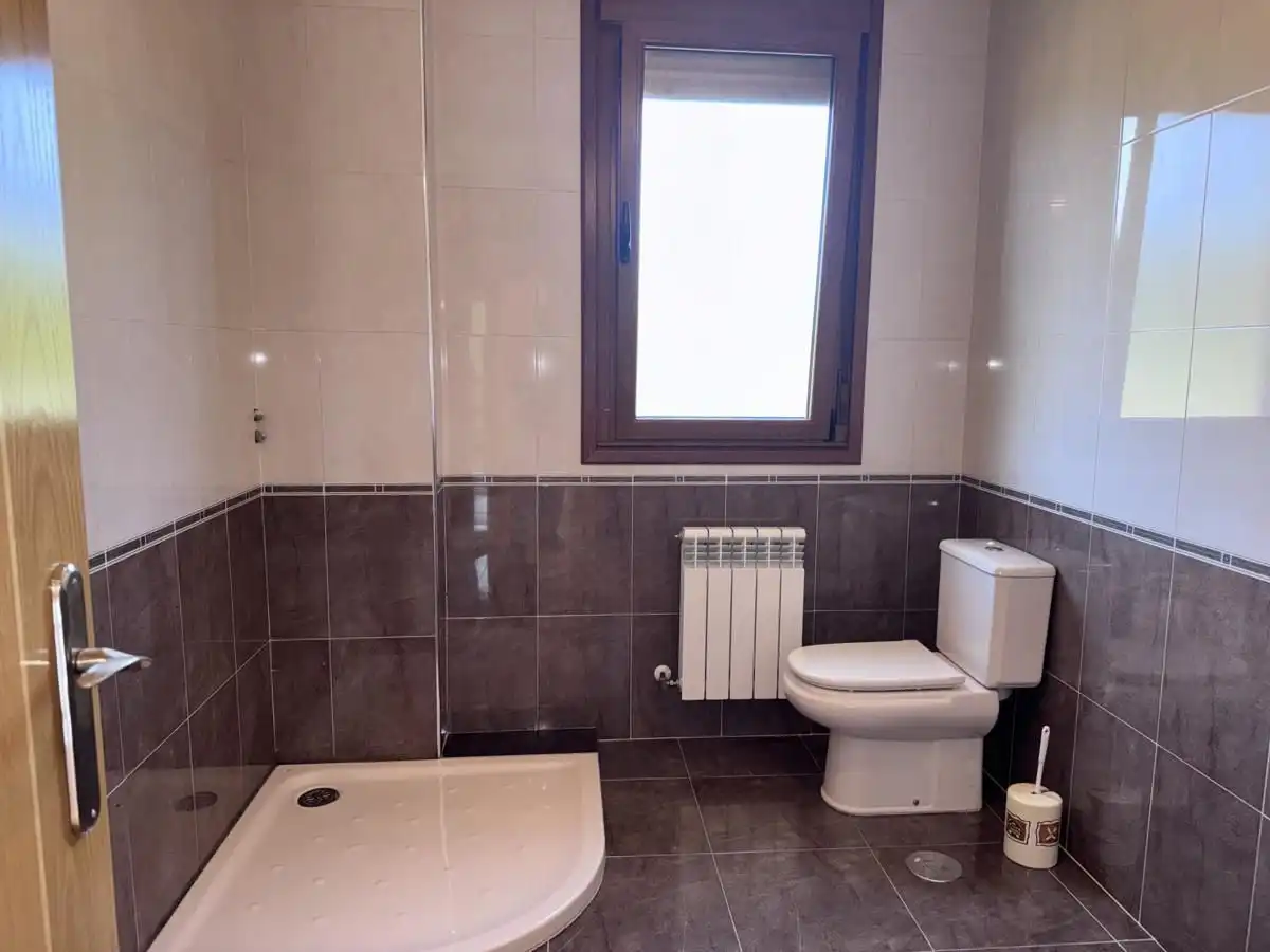 Bany de Casa o xalet en venda en Siero amb Calefacció, Jardí privat i Terrassa