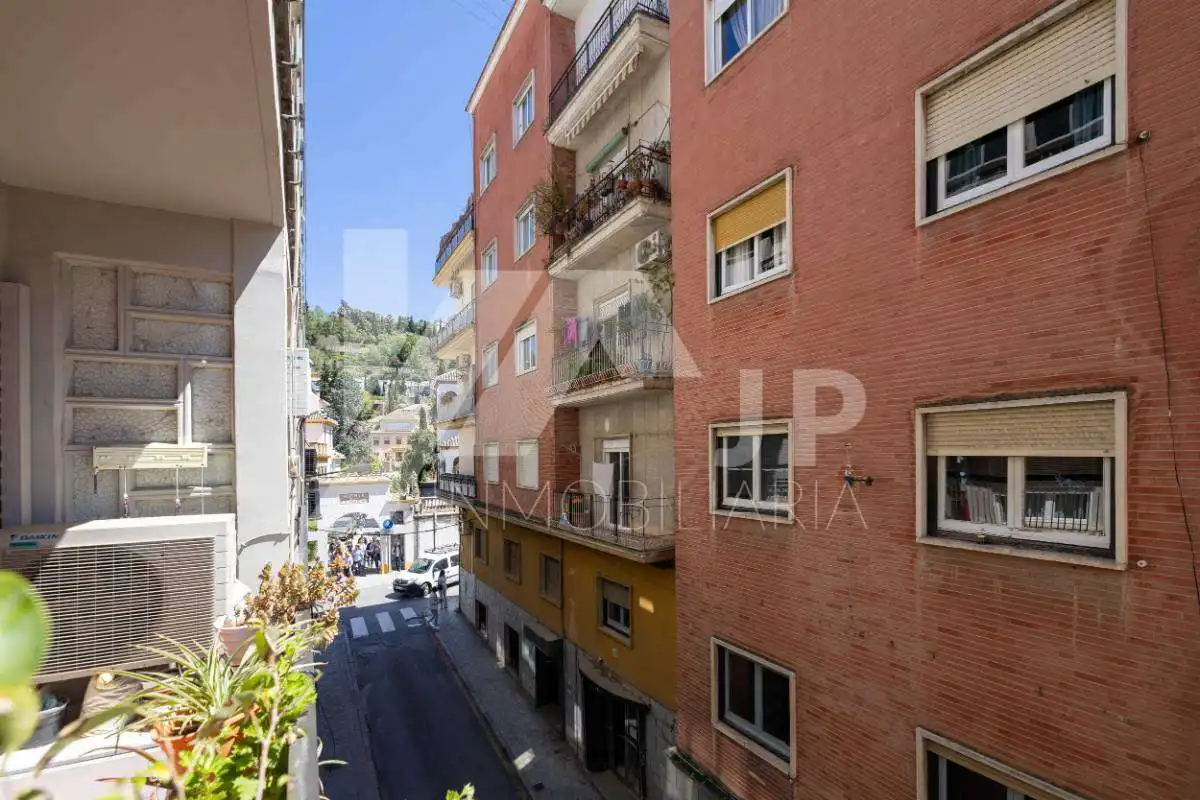 Außenansicht von Wohnung zum Verkauf in Granada mit Klimaanlage, Heizung und Terrasse