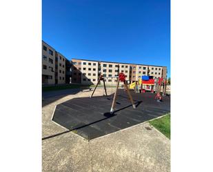 Vista exterior de Pis en venda en Villalbilla de Burgos amb Calefacció, Parquet i Traster