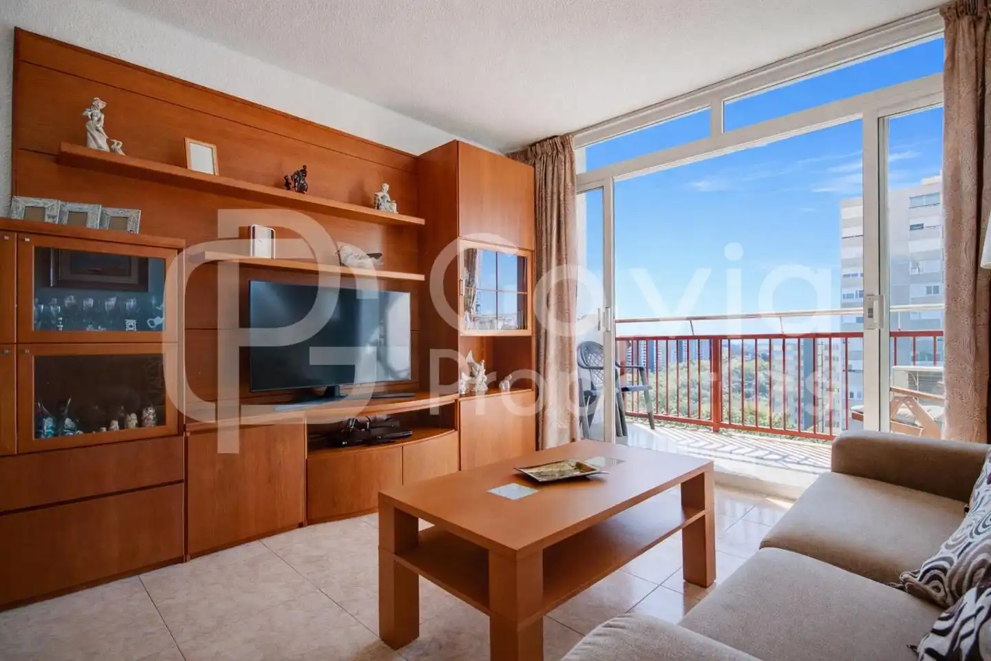 Living room of Flat for sale in L'Hospitalet de Llobregat  with Air Conditioner, Terrace and Furnished