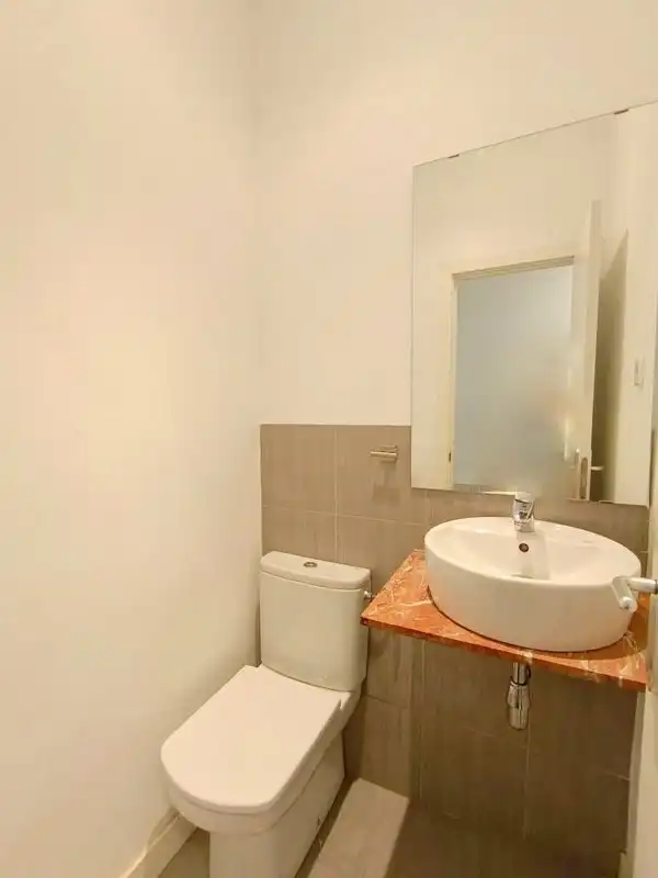 Badezimmer von Wohnung zur Miete in Madrid mit Klimaanlage und Heizung