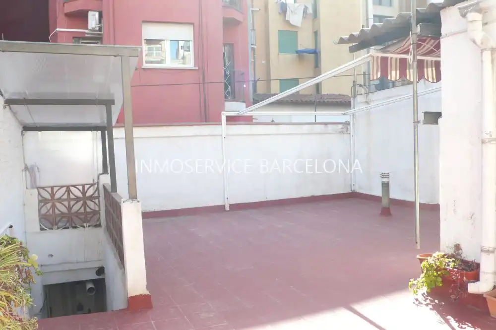 Vista exterior de Casa adosada en venta en Barcelona con Aire acondicionado, Calefacción y Terraza