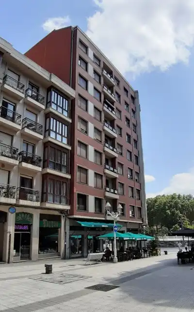 Außenansicht von Wohnung zur Miete in Bilbao  mit Heizung, Möbliert und Ofen