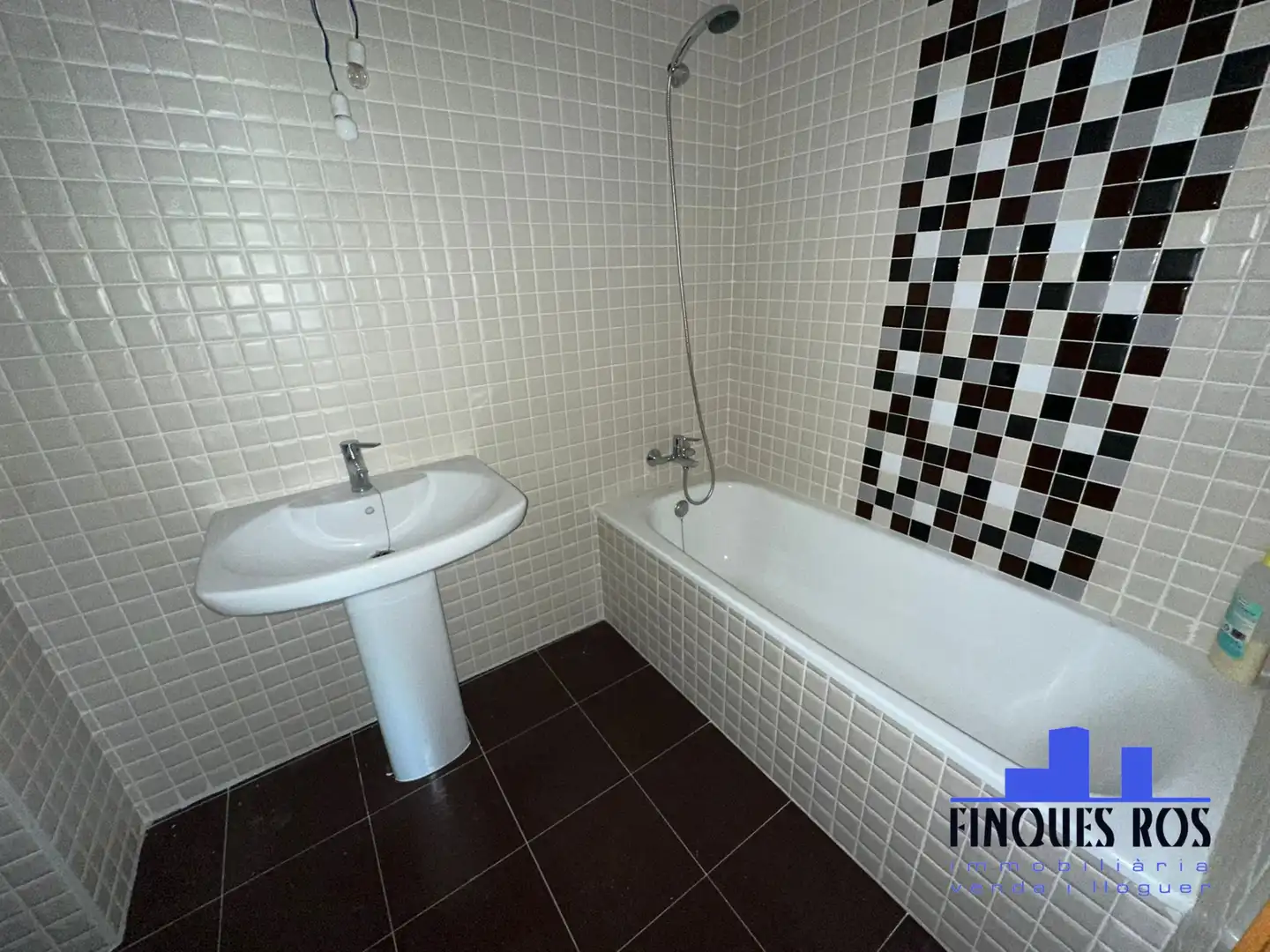 Bathroom of Flat for sale in Vinaròs  with Air Conditioner, Heating and Oven