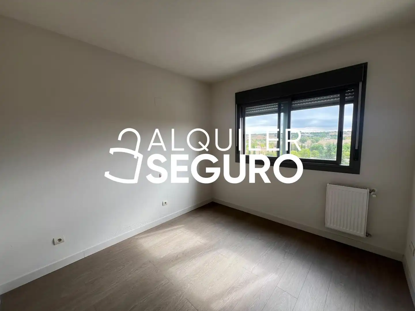Bedroom of Flat for rent in Fuencarral - El Pardo