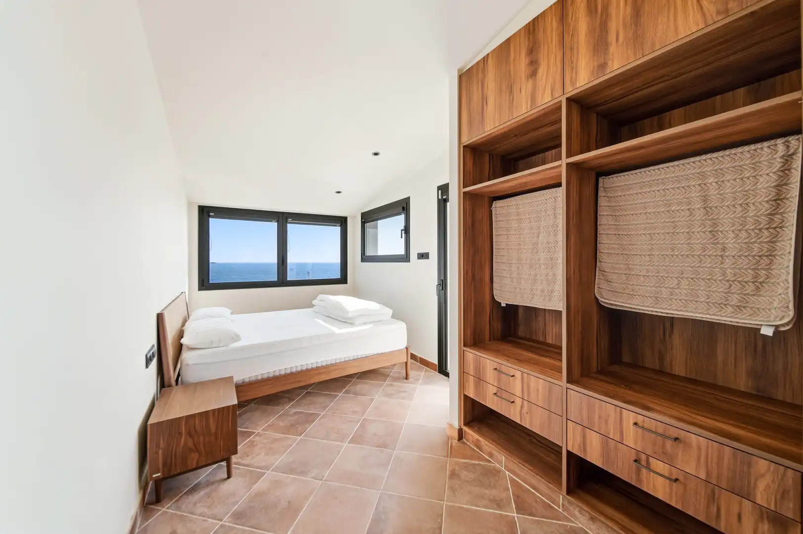 Schlafzimmer von Einfamilien-Reihenhaus zum Verkauf in Cadaqués mit Privatgarten, Terrasse und Schwimmbad