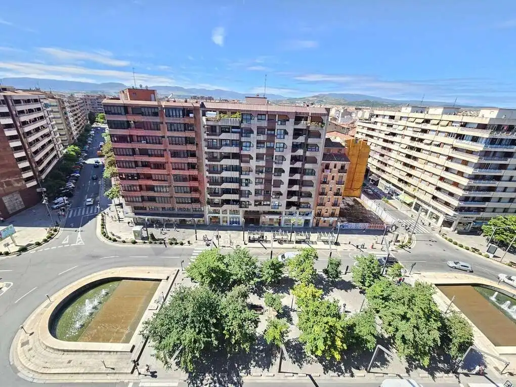 Vista exterior de Piso de alquiler en  Logroño con Calefacción y Balcón