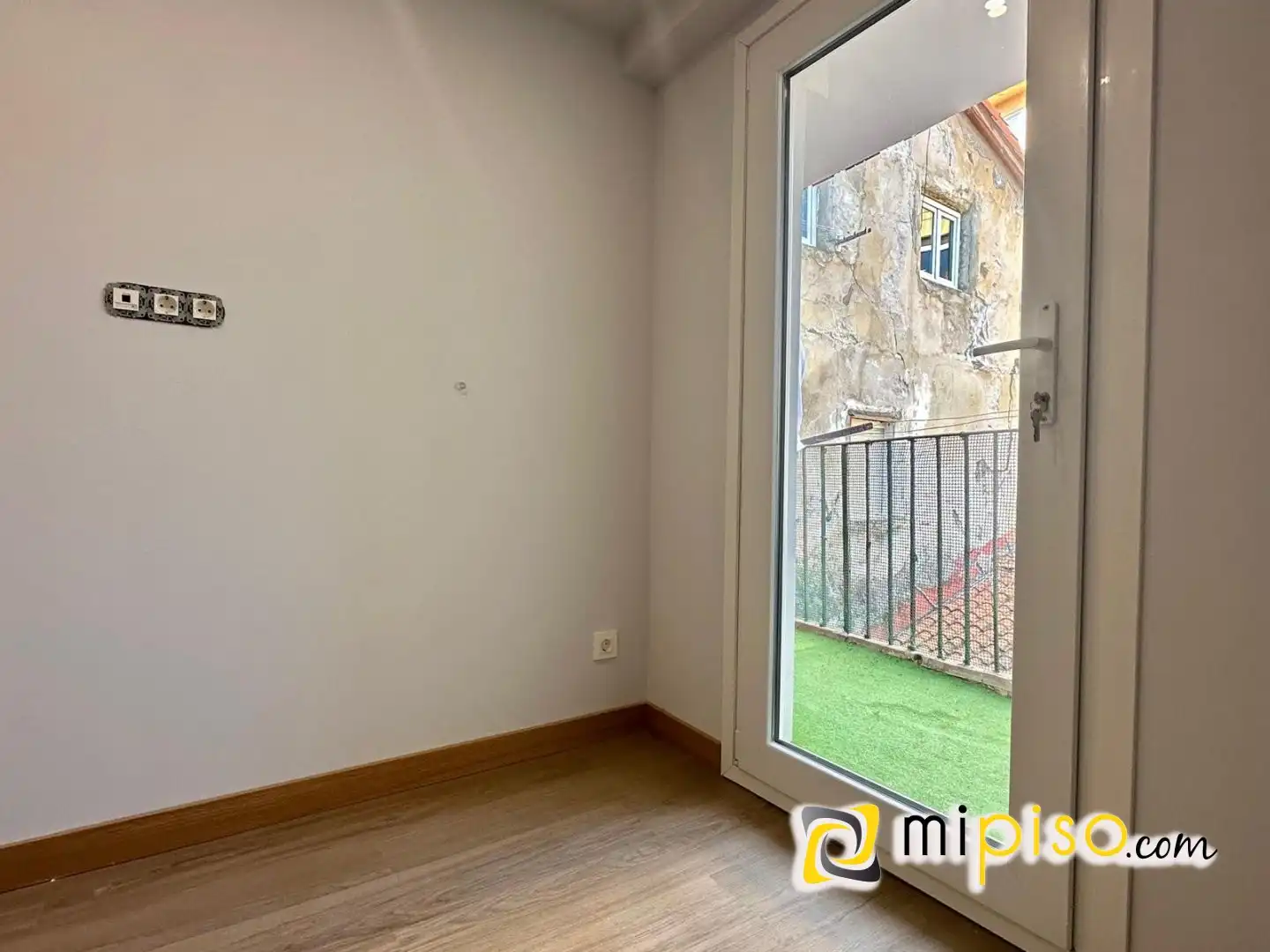 Terraza de Piso en venta en Laredo con Calefacción, Amueblado y Balcón