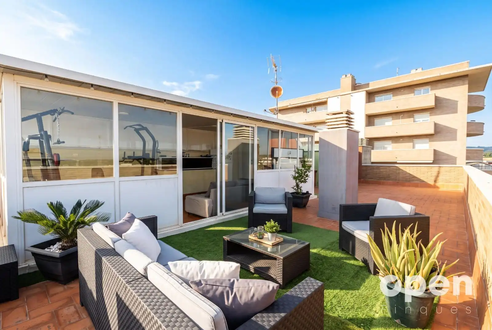 Penthouse with balcony for sale in Nord-est