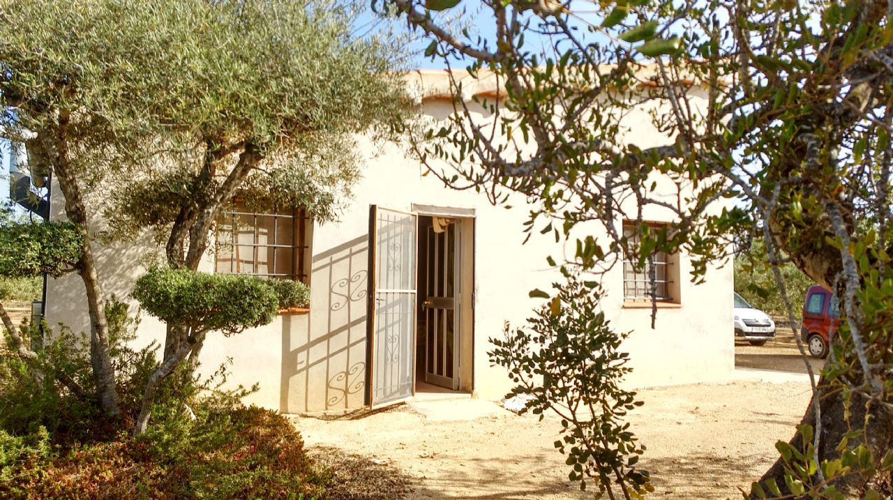 Vista exterior de Finca rústica en venda en L'Ampolla amb Moblat
