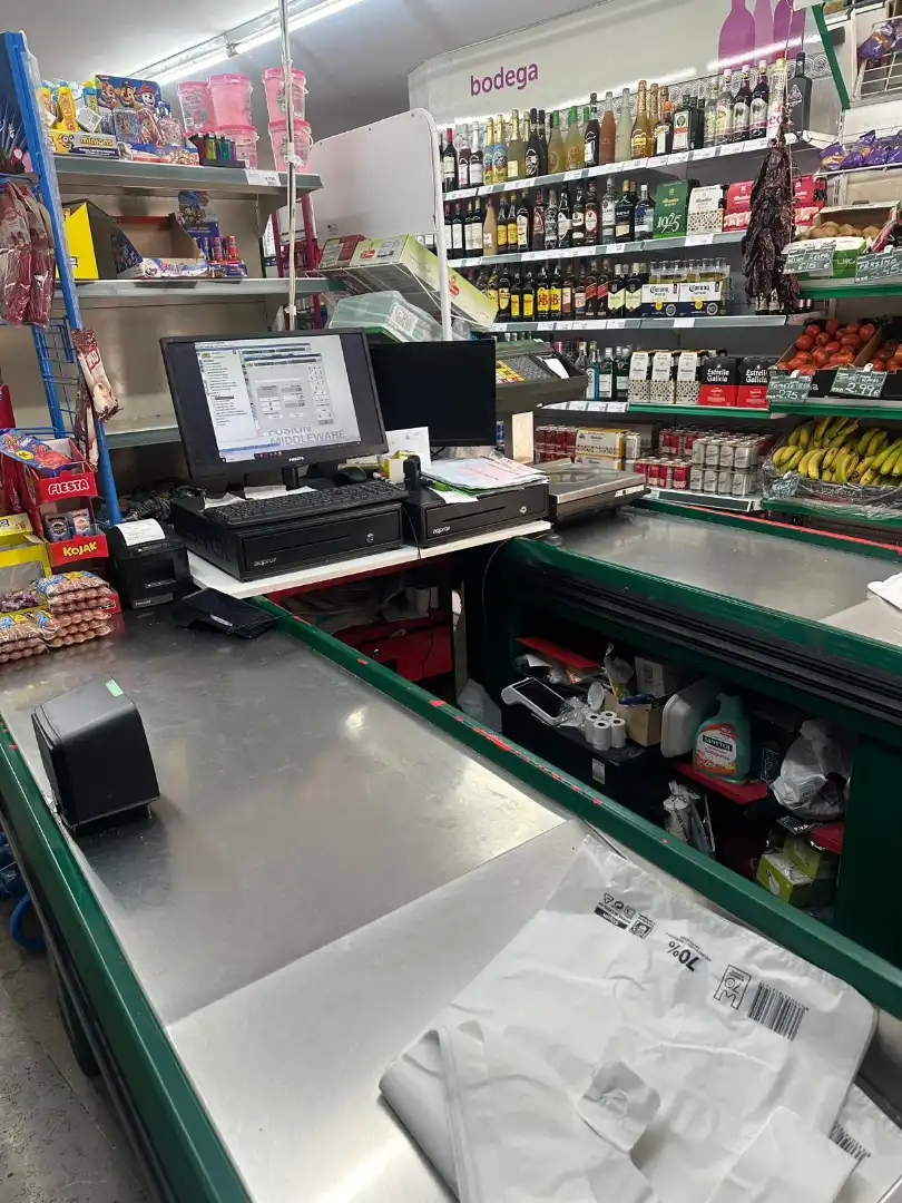Local comercial de lloguer a Jun, imagen 4
