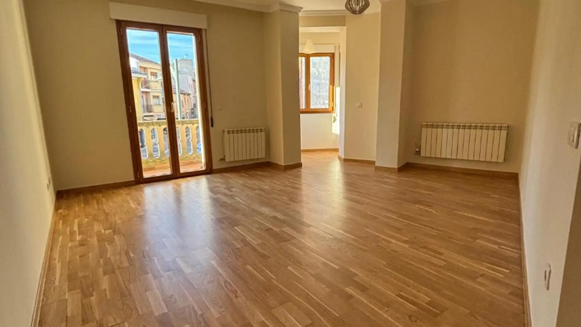 Wohnzimmer von Wohnung zum Verkauf in Cuéllar mit Heizung, Parkett und Terrasse