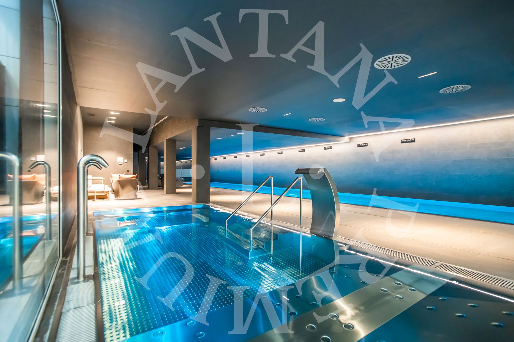 Piscina de Pis en venda en  Barcelona Capital amb Aire condicionat, Calefacció i Parquet