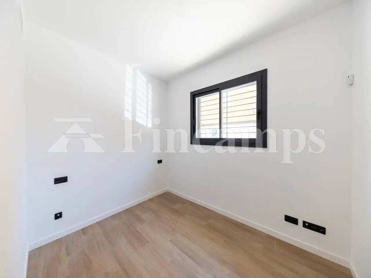 Flat for rent in Sabadell  with Air Conditioner, Parquet flooring and Storage room