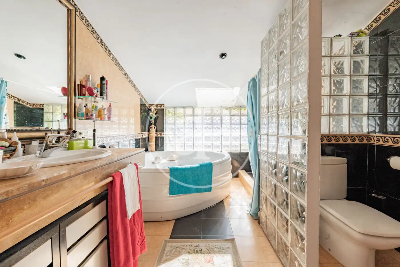 Bathroom of Houses for sale in Valdeolmos-Alalpardo, Madrid