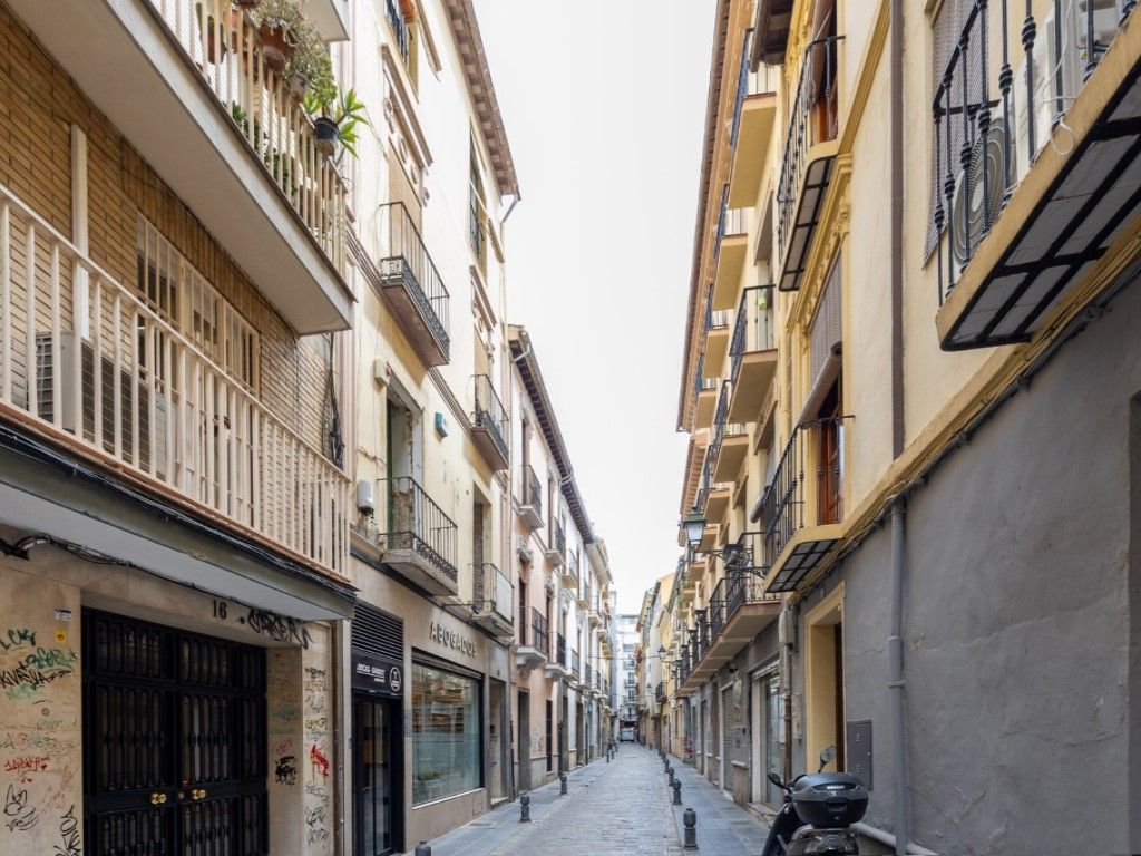 Exterior view of Flat for sale in  Granada Capital