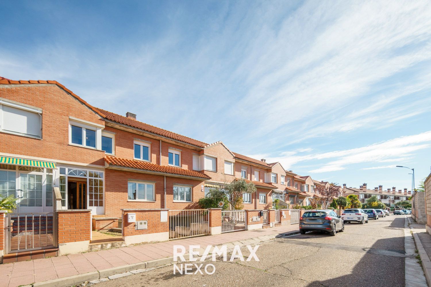 Exterior view of Single-family semi-detached for sale in Laguna de Duero  with Heating, Private garden and Terrace