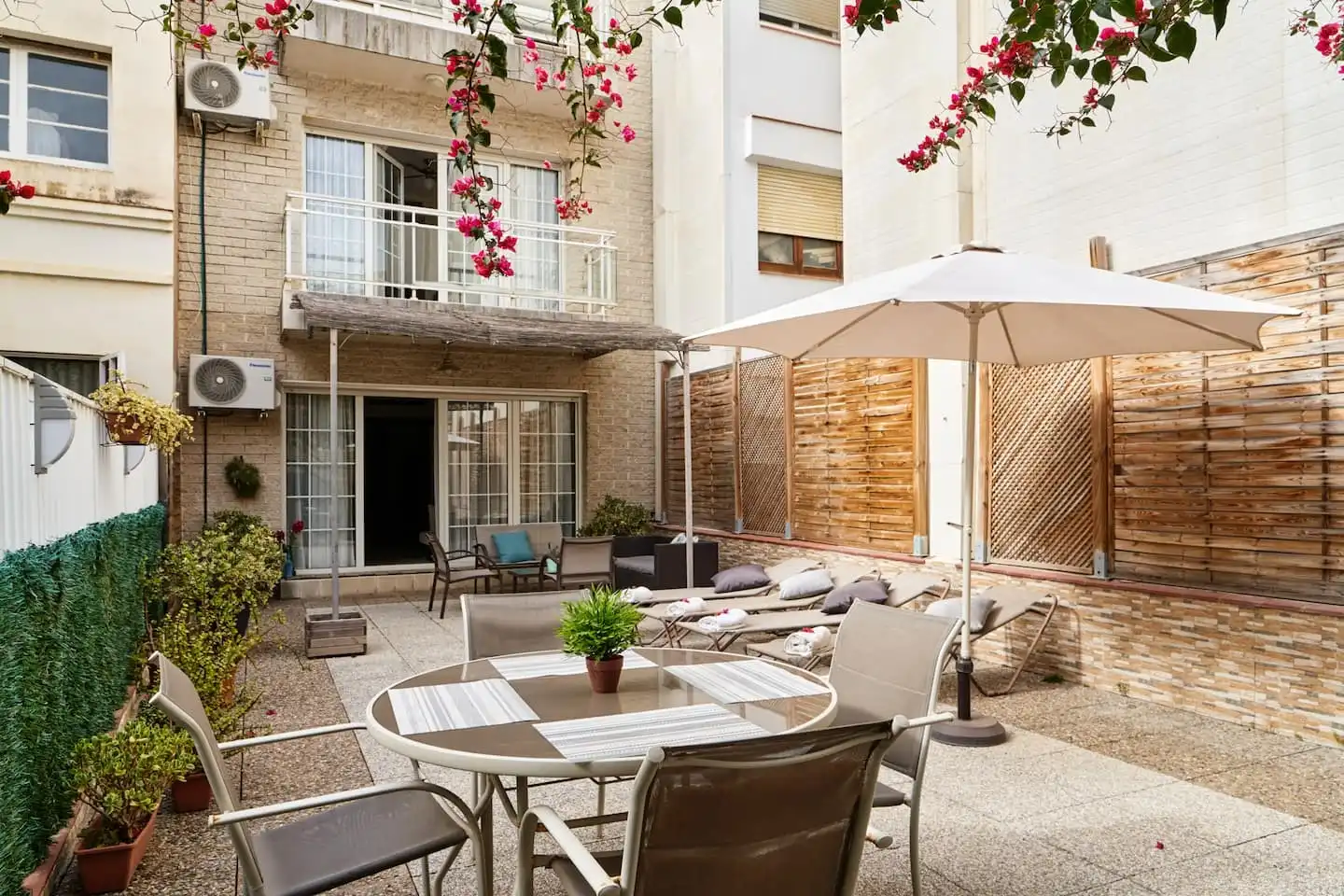 Terrassa de Casa adosada en venda en Calella amb Aire condicionat, Calefacció i Jardí privat
