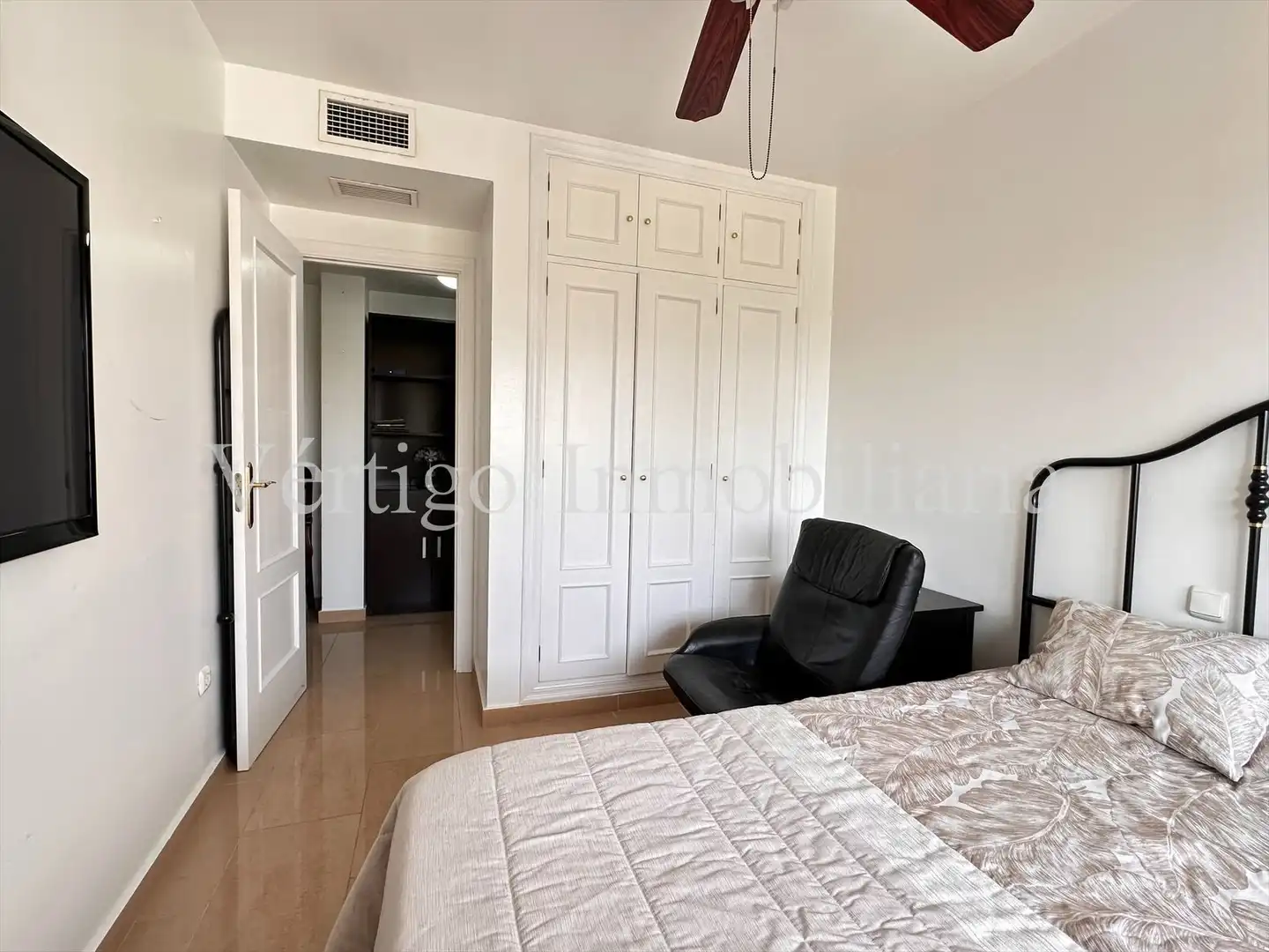 Bedroom of Flat for sale in Dos Hermanas  with Air Conditioner, Heating and Private garden