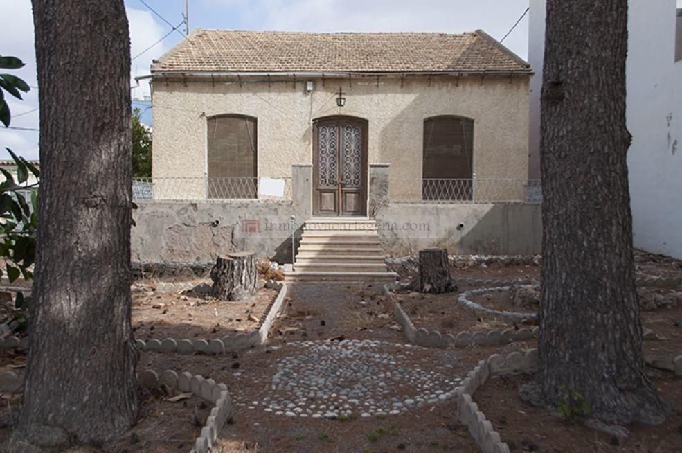 Vista exterior de Casa o xalet en venda en Cartagena amb Jardí privat