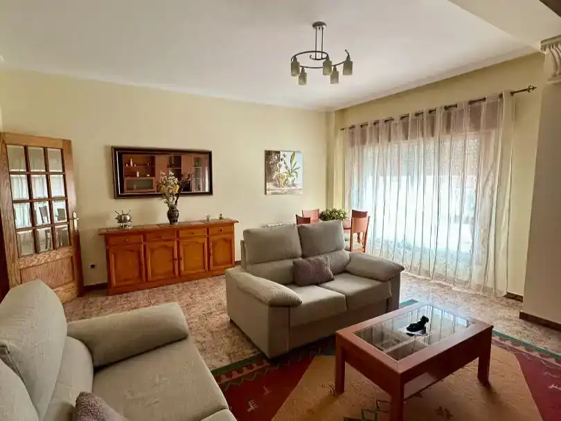 Wohnzimmer von Wohnung zur Miete in Poio mit Möbliert