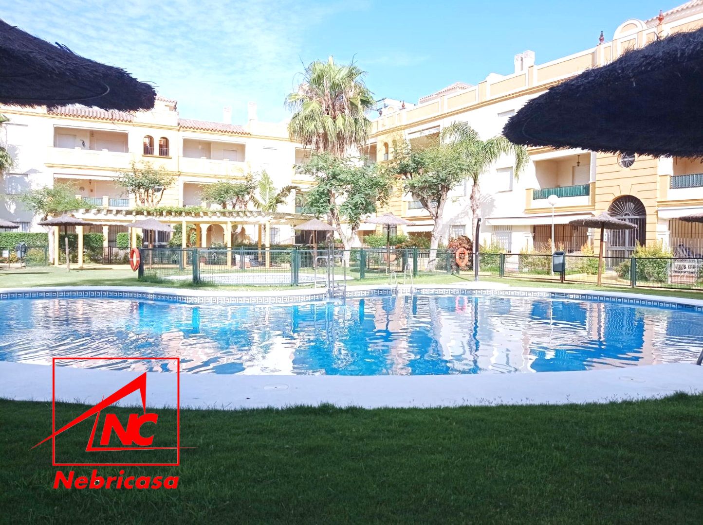 Vista exterior de Pis en venda en Rota amb Aire condicionat i Piscina