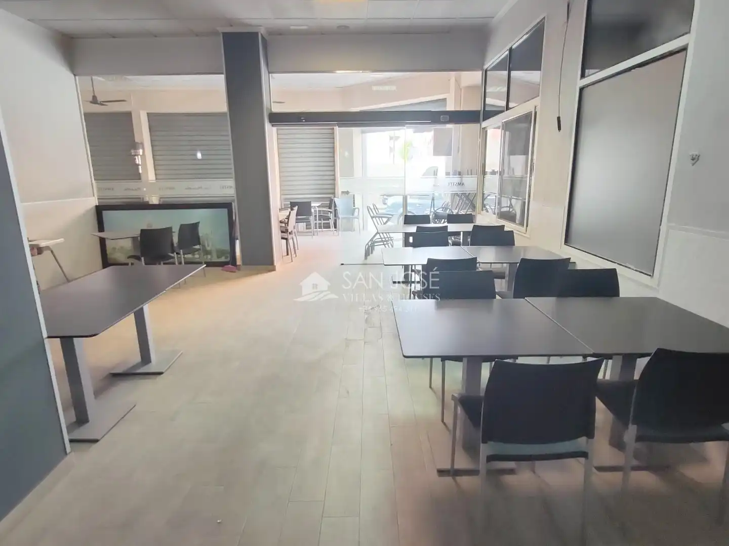 Local en venta en Novelda con Amueblado